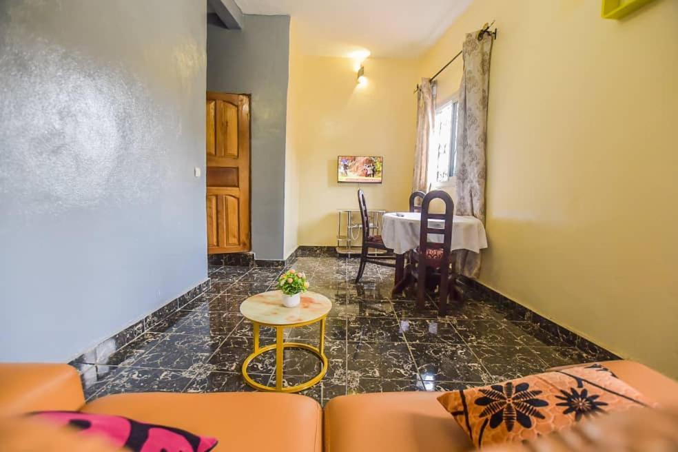 Appartements Neuf De Haut Standing Dm & Ng A Bafoussam מראה חיצוני תמונה